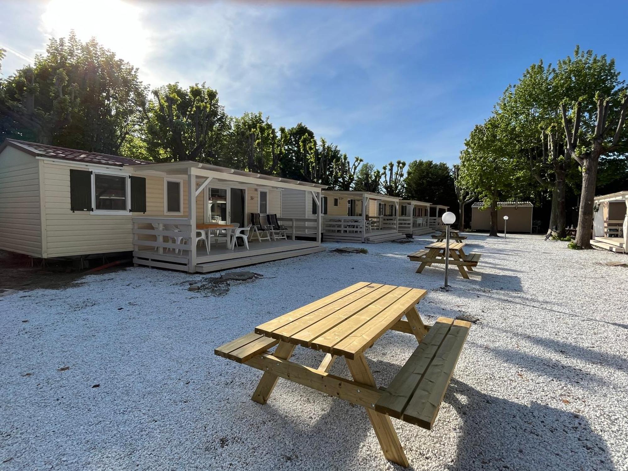 Chalet Camping River Italie Met 2 Slaapkamers Ameglia Exterior photo